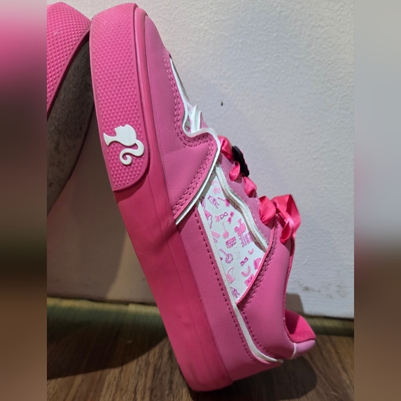 Girl's Ground Up Barbie Sneakers, Size 1 Y - Picture 3 of 11